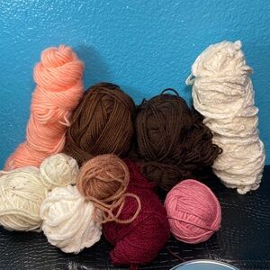 495g Last of this Yarn Set Assorted Mostly Thicker Yarn Some Different Textures